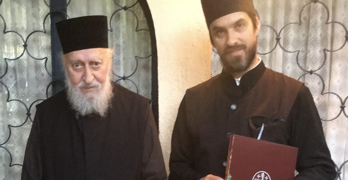 «Нас выслали из Крыма, потому что мы были греками». Как архимандрит Тимофей (Саккас) подарил Греции русских святых