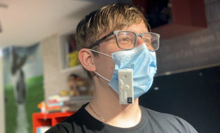 Как понять, когда менять маску? Школьник из Приморья придумал для этого гаджет