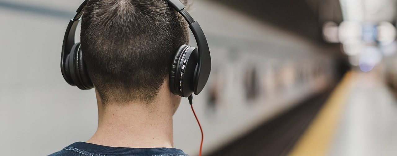 Можно ли оглохнуть от стресса, опасны ли наушники и чем болеют только блондинки. Отвечает лор Владимир Коршок