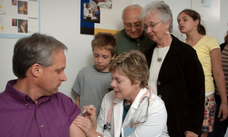 Теперь будут прививать всех? Что изменит новая стратегия иммунопрофилактики