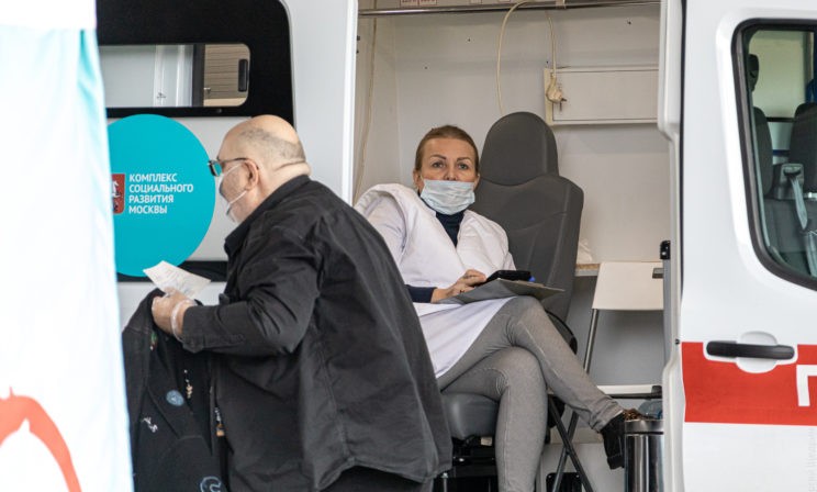 «У вас скорая ненастоящая!» Вакцинация от гриппа-2020: как прививают москвичей