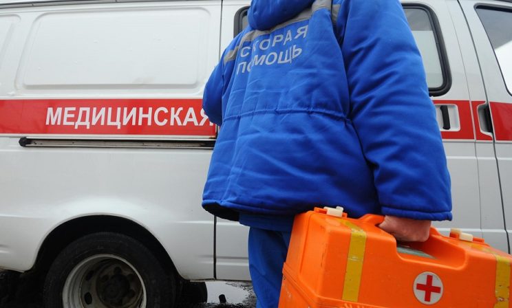 «Мне стыдно говорить в домофон: “Скорая”». Почему фельдшер не может смотреть в глаза пациенту