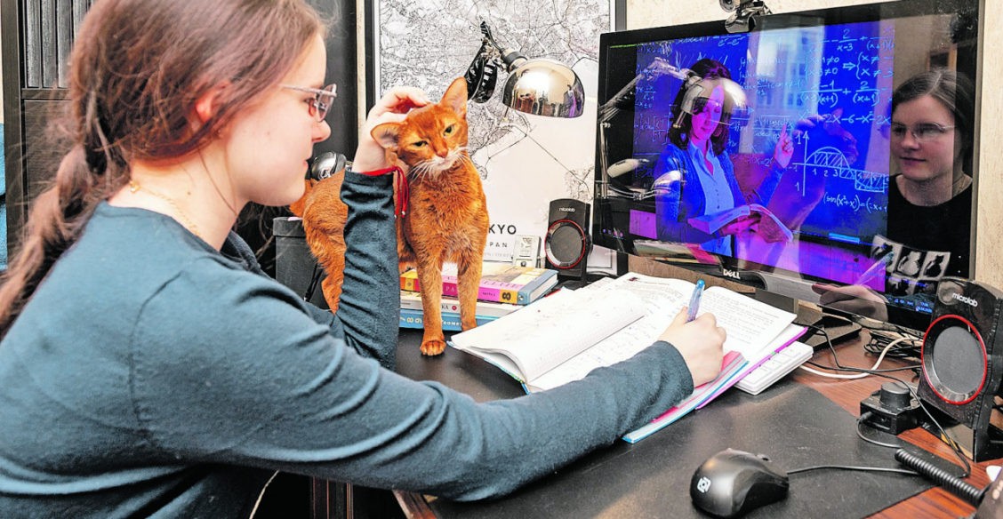 Опять дистант! Врачи, педагог и рекрутер — о том, каким он будет для старших школьников Москвы