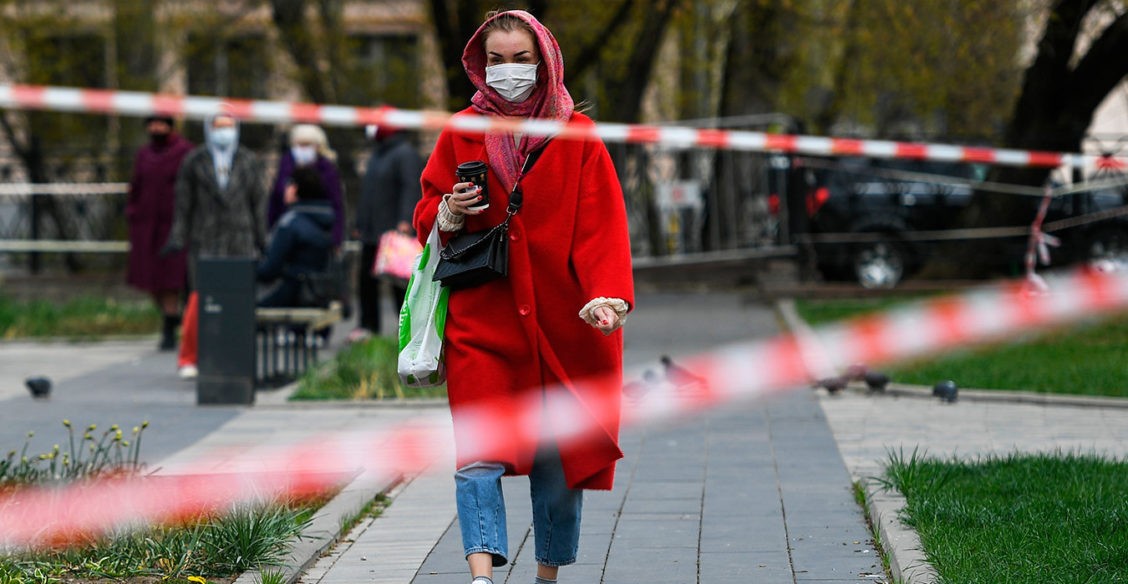 Масочный режим, самоизоляция для пожилых и каникулы. Какие еще ограничения действуют в Москве (инфографика)