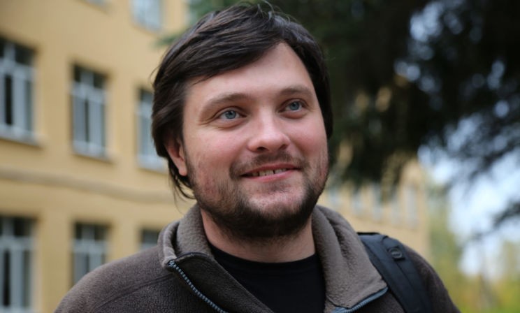 Бросил школу, жил на Камчатке с медведями и покорял США. Как учитель из Тарусы меняет российское образование