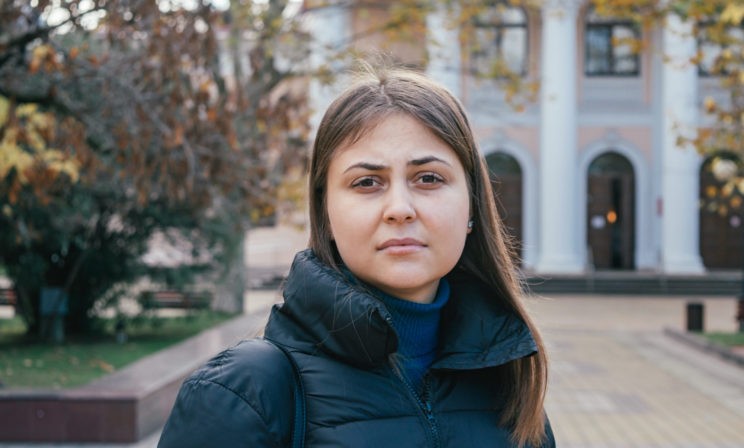 Без лекарства Настя не может встать с постели. Шесть флаконов стоят почти миллион рублей