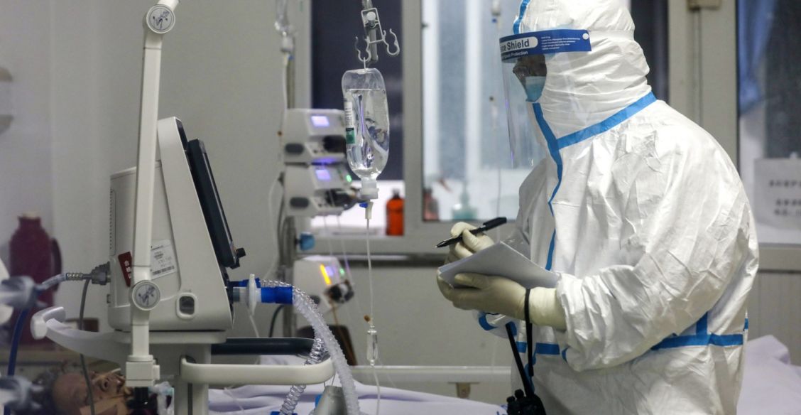 В пандемию препараты испытывали на реальных пациентах. К чему это привело и чем лечить ковид