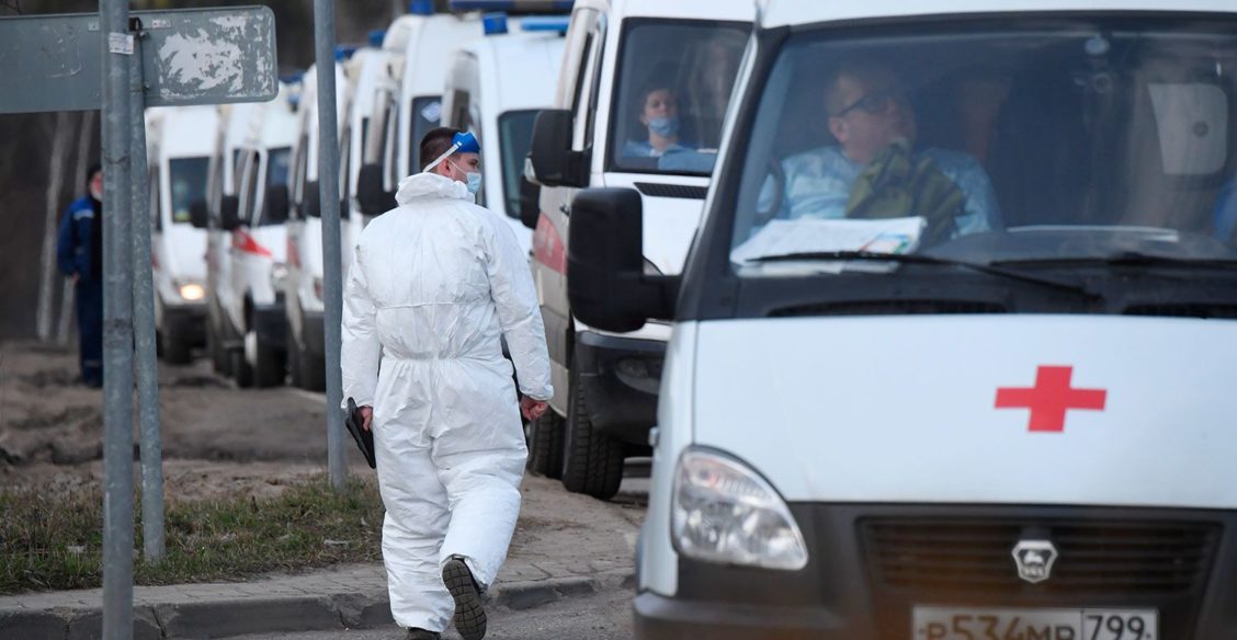 «Врачей на все ОРВИ не хватит». Почему российская медицина не справляется с нагрузкой и при чем тут ненужные КТ