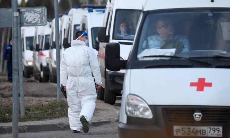 «Врачей на все ОРВИ не хватит». Почему российская медицина не справляется с нагрузкой и при чем тут ненужные КТ