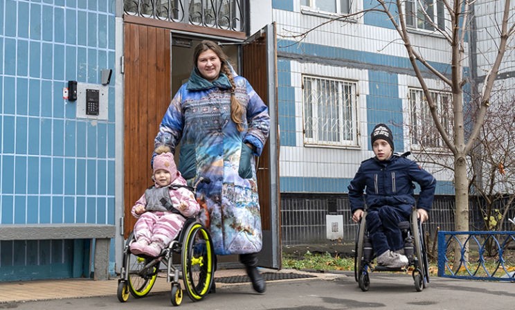 «Где я и где колясочники?» Как Ольга приняла в семью детей со spina bifida