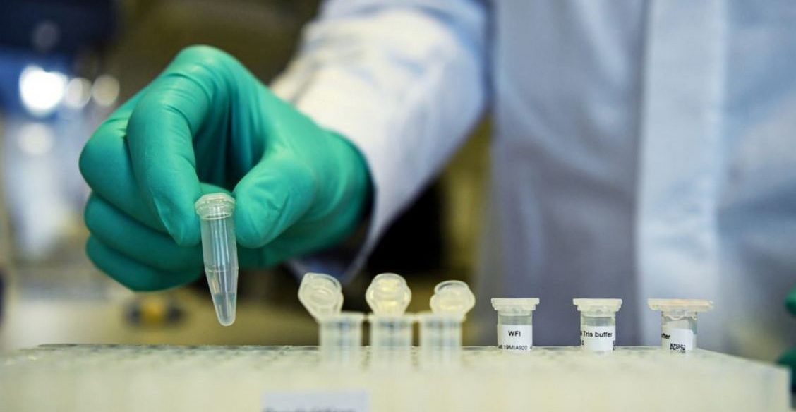 Заветный укол? Производители новой вакцины от ковида говорят, что ее эффективность — 90%. Что это значит?