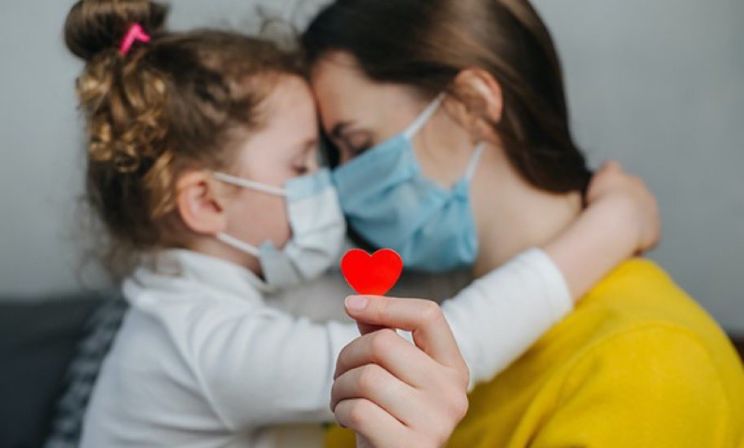 «Что бы ни случилось, мы будем клеить корабль». Психиатр Павел Алфимов — о том, как не сойти с ума в пандемию