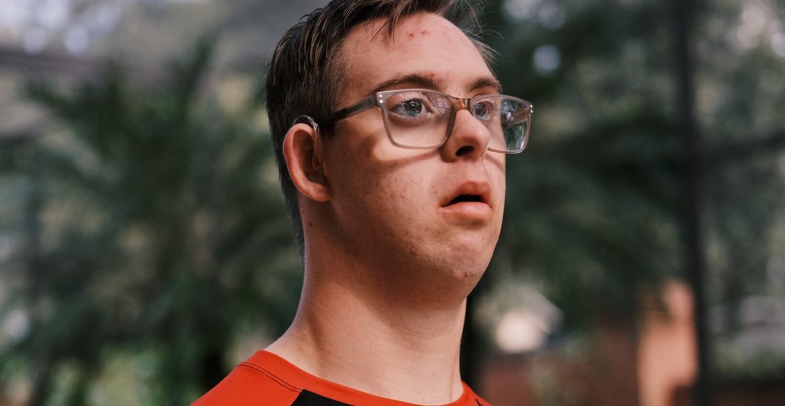 «Мечта победила». Человек с синдромом Дауна впервые финишировал в «Iron Man»