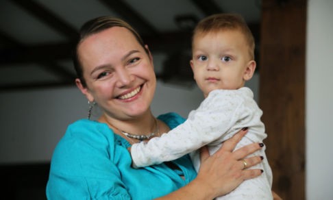 «После первых родов казалось, что я пришла с войны». Мама 9 детей Олеся Лавриенко — о трудностях родительства