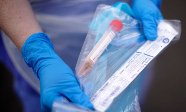 «Британский штамм» коронавируса выявили в России. Чем он опасен?