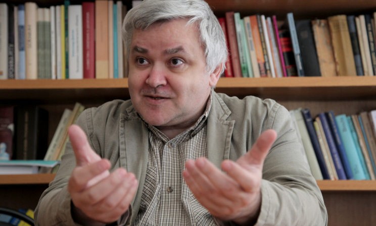 Корониалы зумятся на удаленке. Лингвист Максим Кронгауз — о главных словах 2020 года
