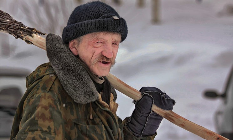 «Ни к чему нам рай грязными ногами мазать». Как дворник Аркаша ангела встретил