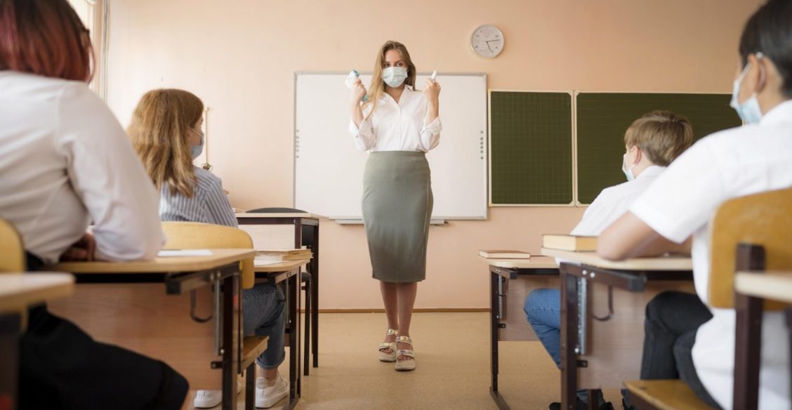 Третьи смены запрещены, а каникулы теперь не меньше недели. Что еще изменится в школах с 1 января