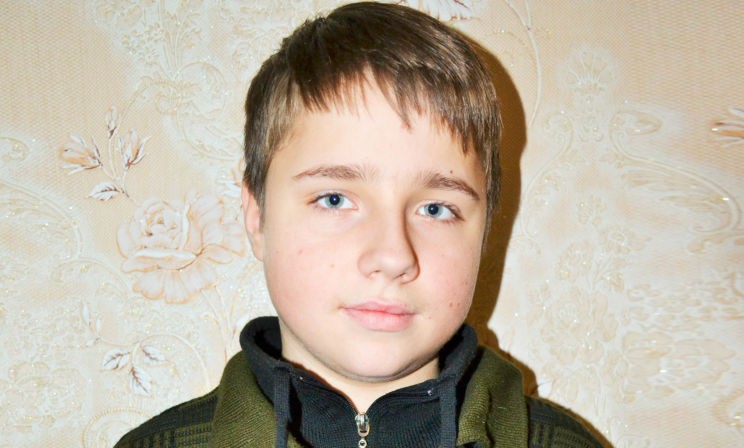 У Влада опухоль мозга. На родине ему не могут помочь, а в России лечение платное