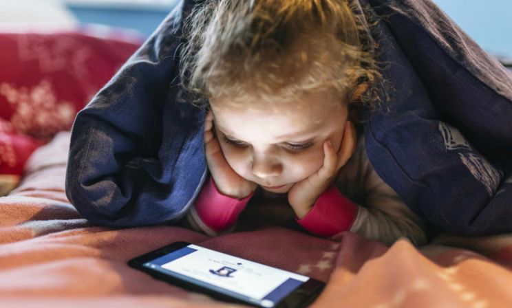 Из-за пандемии дети больше времени проводят в интернете. 5 советов для обеспокоенных родителей