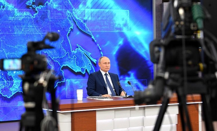 Пандемия, прививки, бедность. О чем говорил Владимир Путин
