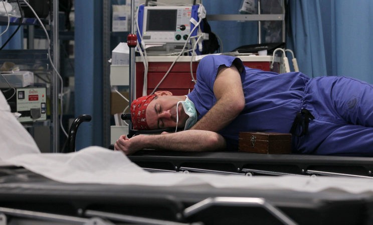 «Выгорание — там, где бесправность и беспомощность». Психолог Анна Хасина — о проблемах российских врачей