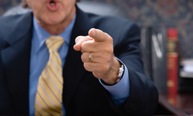 Чиновников будут штрафовать за хамство. 5 случаев, когда они оскорбляли граждан в 2020-м