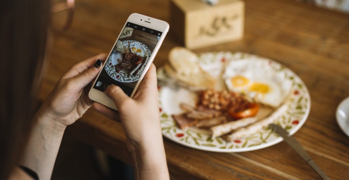 «Зачем еда, если нельзя сделать фото для Instagram?» Как понять, что у меня интернет-зависимость