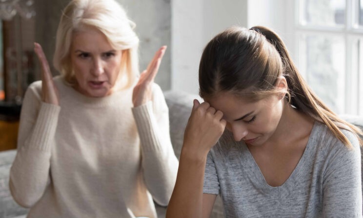 «Причина депрессии – мама». Правда ли, что токсичные родители – проблема с потолка?