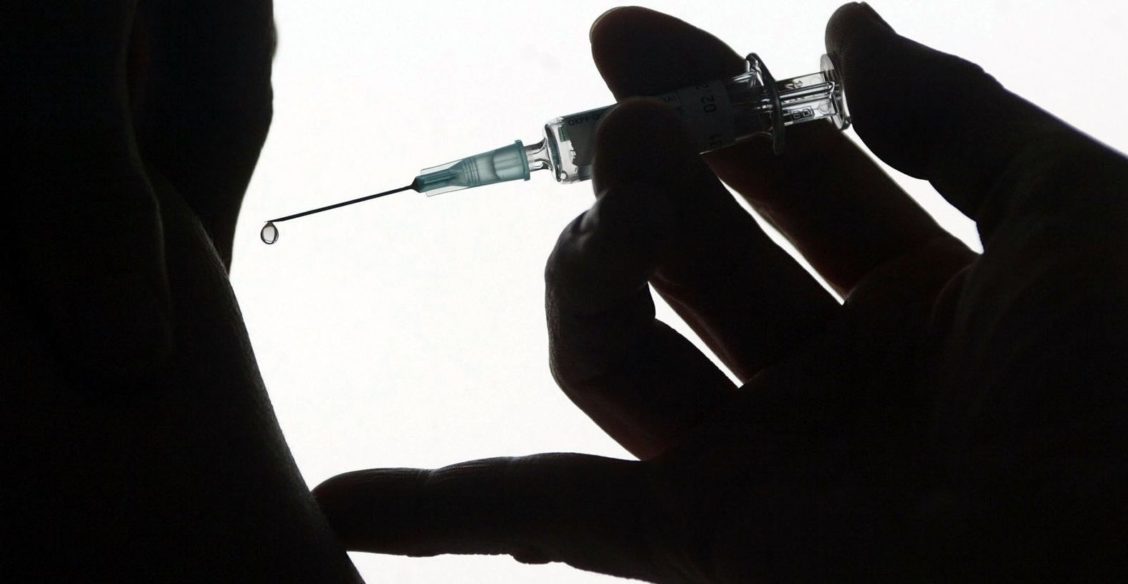 В соцсетях запущен фейк: «Это не вакцинация, а медицинский эксперимент!» Разбираемся