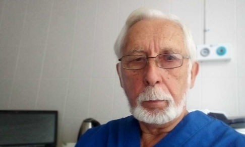 «А на груди у нее варежка, ребенок граммов 700». Неонатолог Владислав Романенко — о системе помощи недоношенным