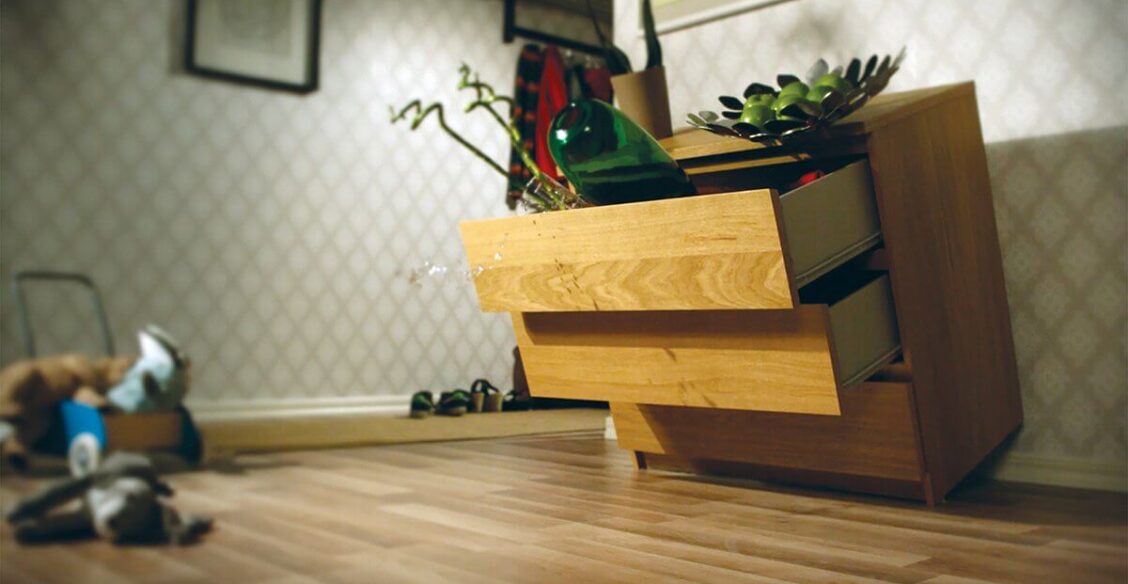 «На дочку упал комод — ни одной царапины!» Елена Кучеренко — о страшных историях из детства