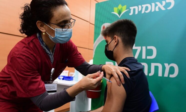 В Израиле привили от ковида 40% взрослых. Это повлияло на заболеваемость?