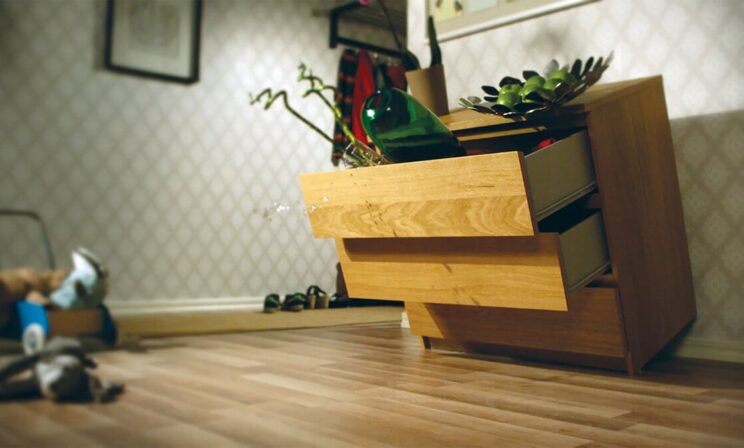 «На дочку упал комод — ни одной царапины!» Елена Кучеренко — о страшных историях из детства