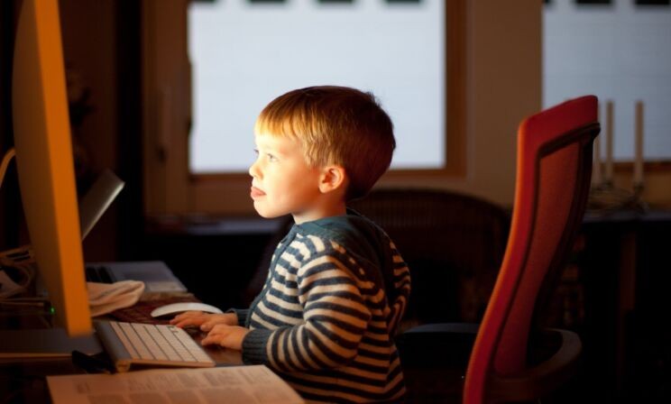 5 главных опасностей соцсетей. Как уберечь детей?