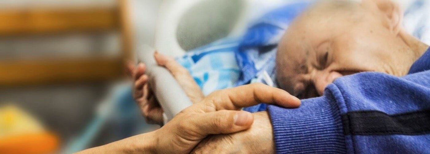 «Инсульт: из социума вылетают сразу два человека». Как пережить это с близким и можно ли предотвратить