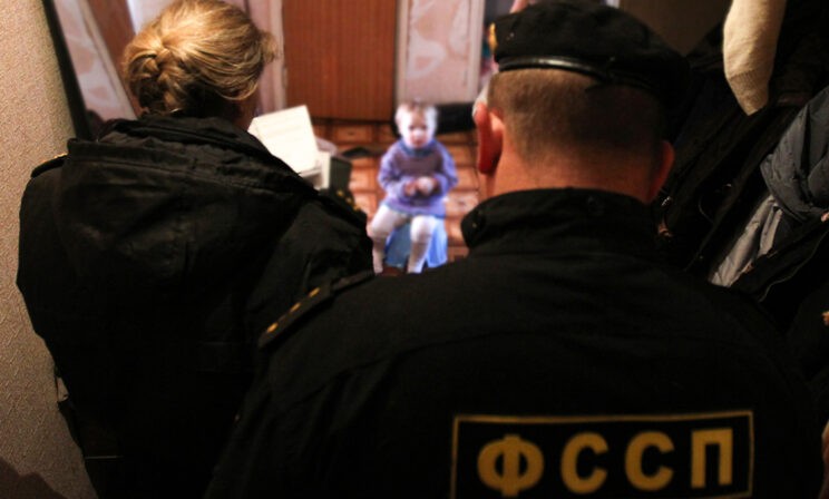 «Не можете содержать детей — мы их забираем». К семье пришла опека, когда рухнул бизнес