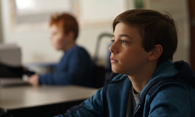 «Останешься с больной мамой или уедешь?» — спросили на уроке. Что ответил мой сын
