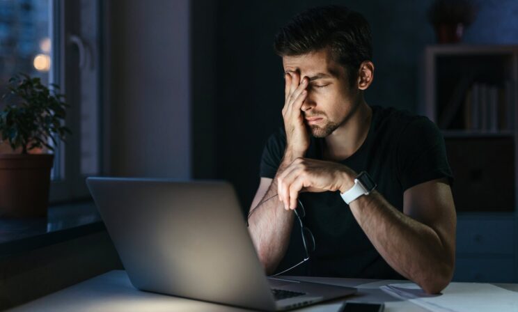 «Работаю сутками, а отдыхать разучился». 7 важных книг о выгорании