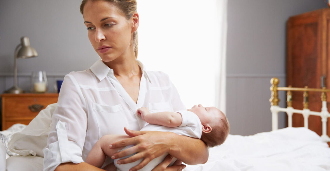 «Родила, а радости материнства нет». Психиатр — о том, почему это нормально