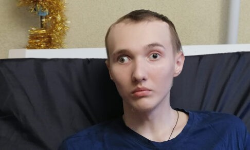Опухоль удалили. Но после операции на мозге Сергей не может глотать