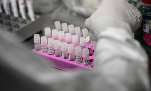 Прививка от ковида вызывает тромбозы? Почему в Европе приостановили вакцинацию AstraZeneca