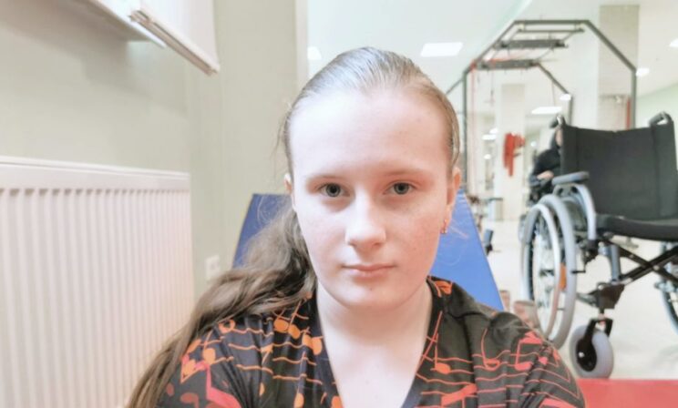 «Чтобы войти в дом, я плачу ритуальной службе». У ребенка инвалидность, а пандуса нет