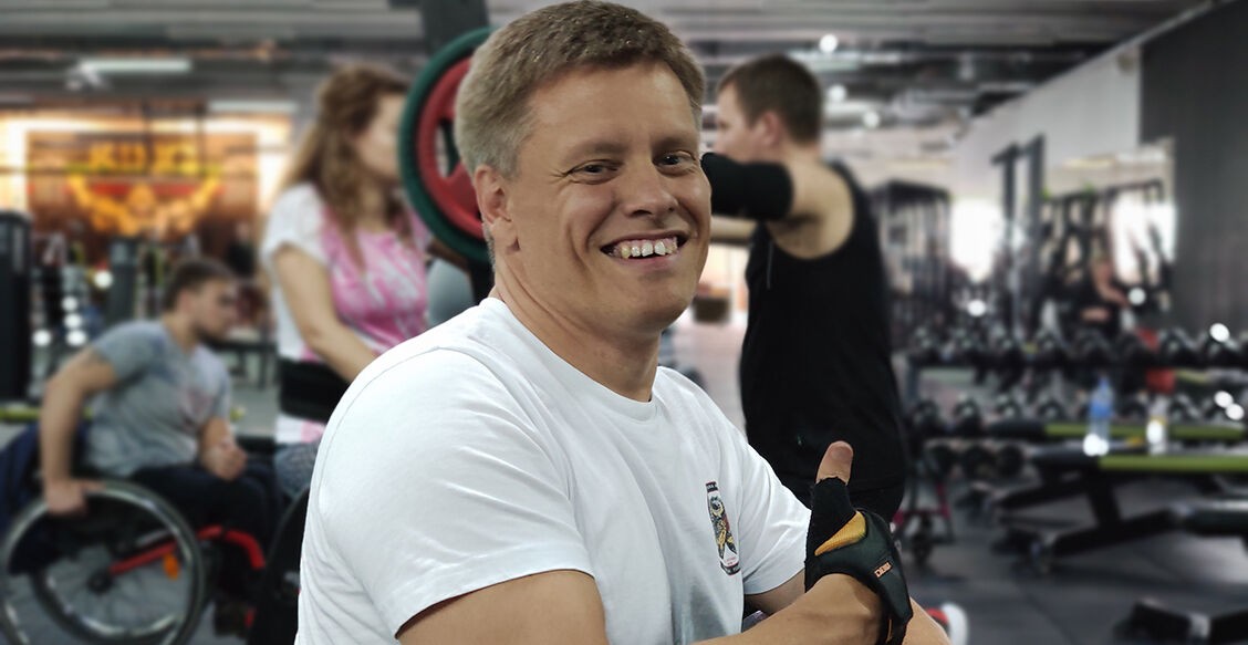Девочка в интернате сказала: «Я думала о суициде, но тут пришел ты». Как чемпион с ДЦП помогает детям