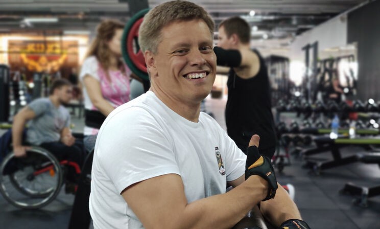 Девочка в интернате сказала: «Я думала о суициде, но тут пришел ты». Как чемпион с ДЦП помогает детям