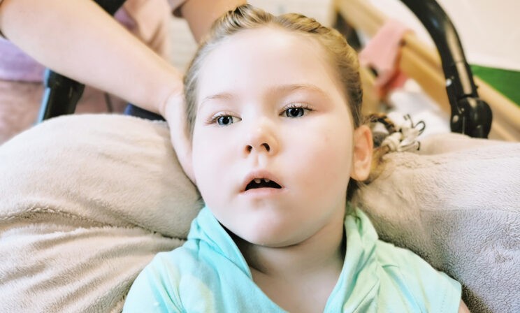 Врач сказал: «Из комы два выхода — жизнь или смерть». 4-летняя Даша выжила