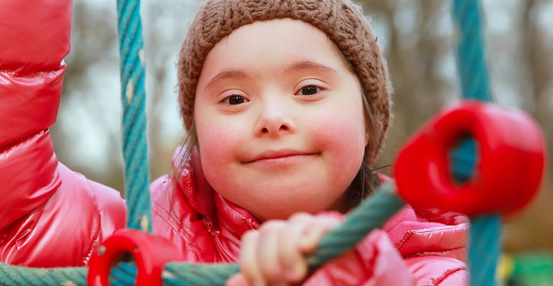 Отец кричал: «Мне не нужен такой ребенок!» А во второй семье у него родилась особая дочь