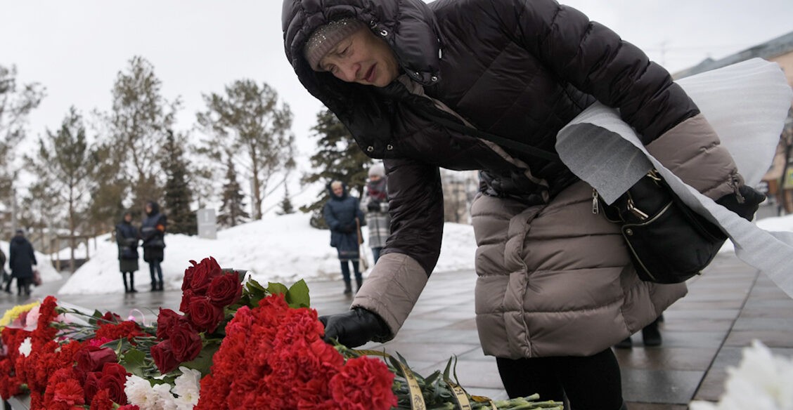 Кемерово вспоминает погибших в «Зимней вишне». Фоторепортаж из Парка Ангелов