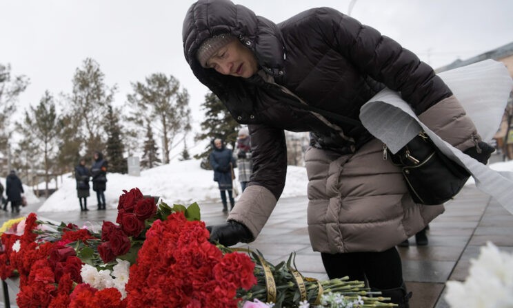 Кемерово вспоминает погибших в «Зимней вишне». Фоторепортаж из Парка Ангелов
