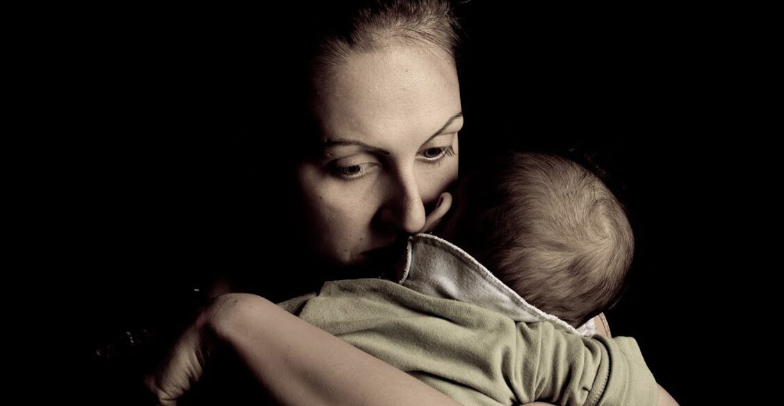 «Муж ушел от меня за две недели до родов». Как помочь себе, если остаешься одна с ребенком